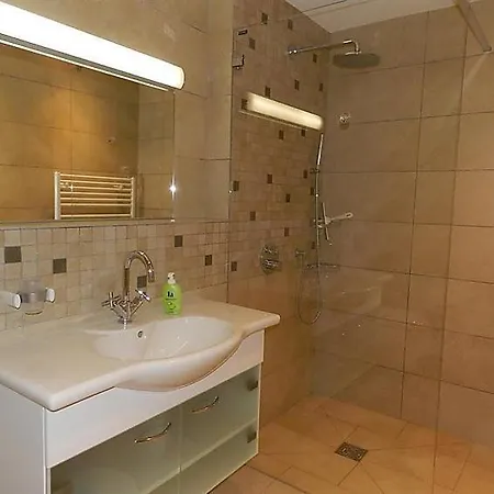 Sleeps 10 Wifi