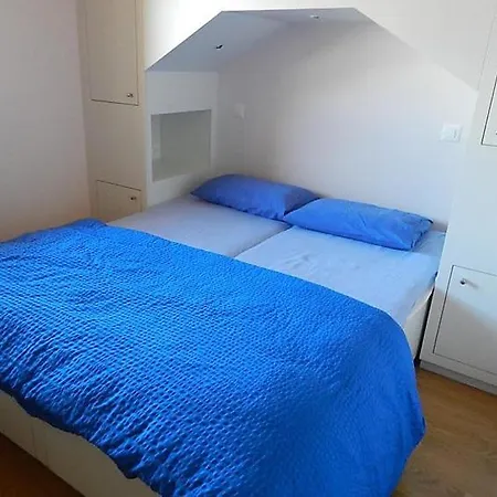 Apartment Sleeps 10 Wifi *